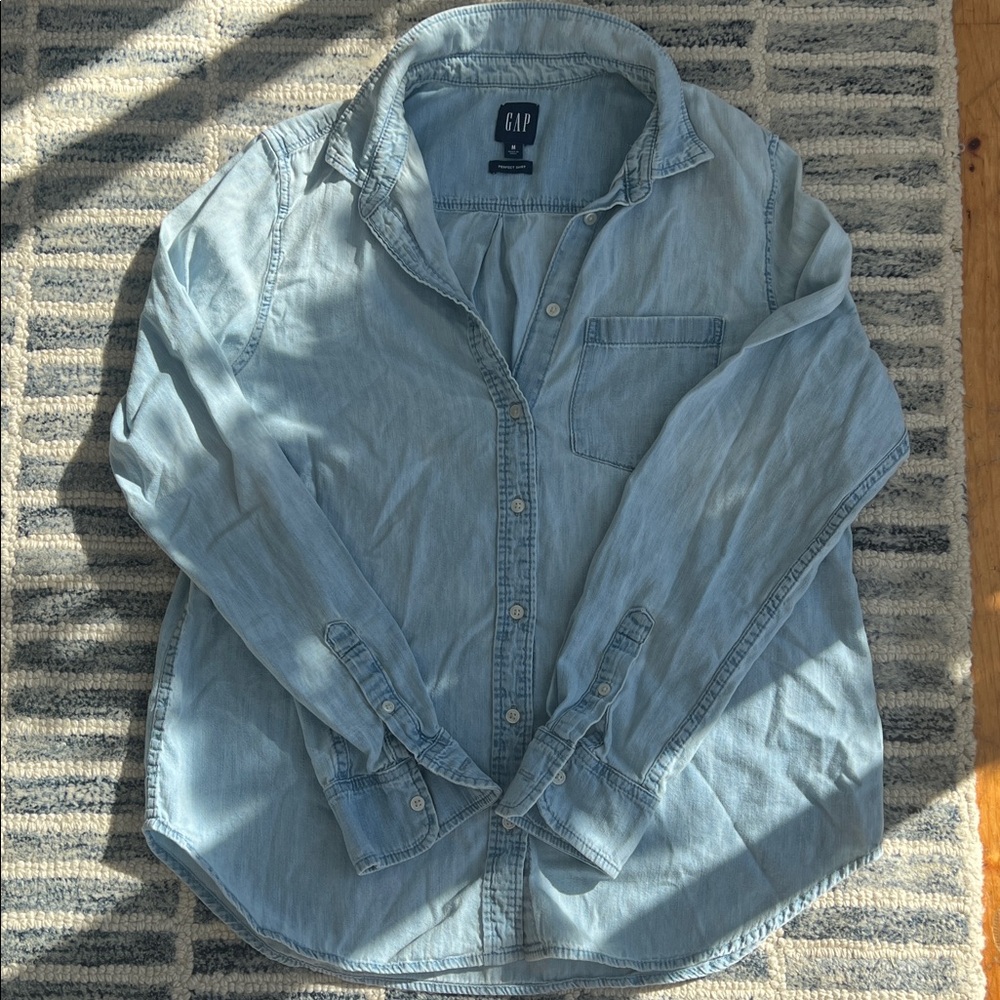GAP perfect shirt, size M